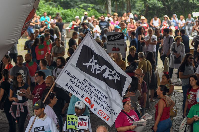 Read more about the article Professores vão a Brasília pelo direito à aposentadoria