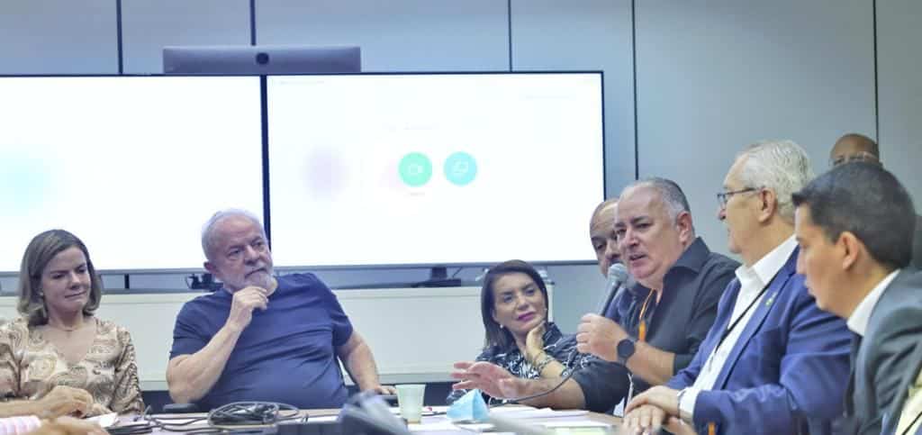 Read more about the article Professora Bebel participa de reunião com o presidente Lula e dirigentes sindicais em Brasília