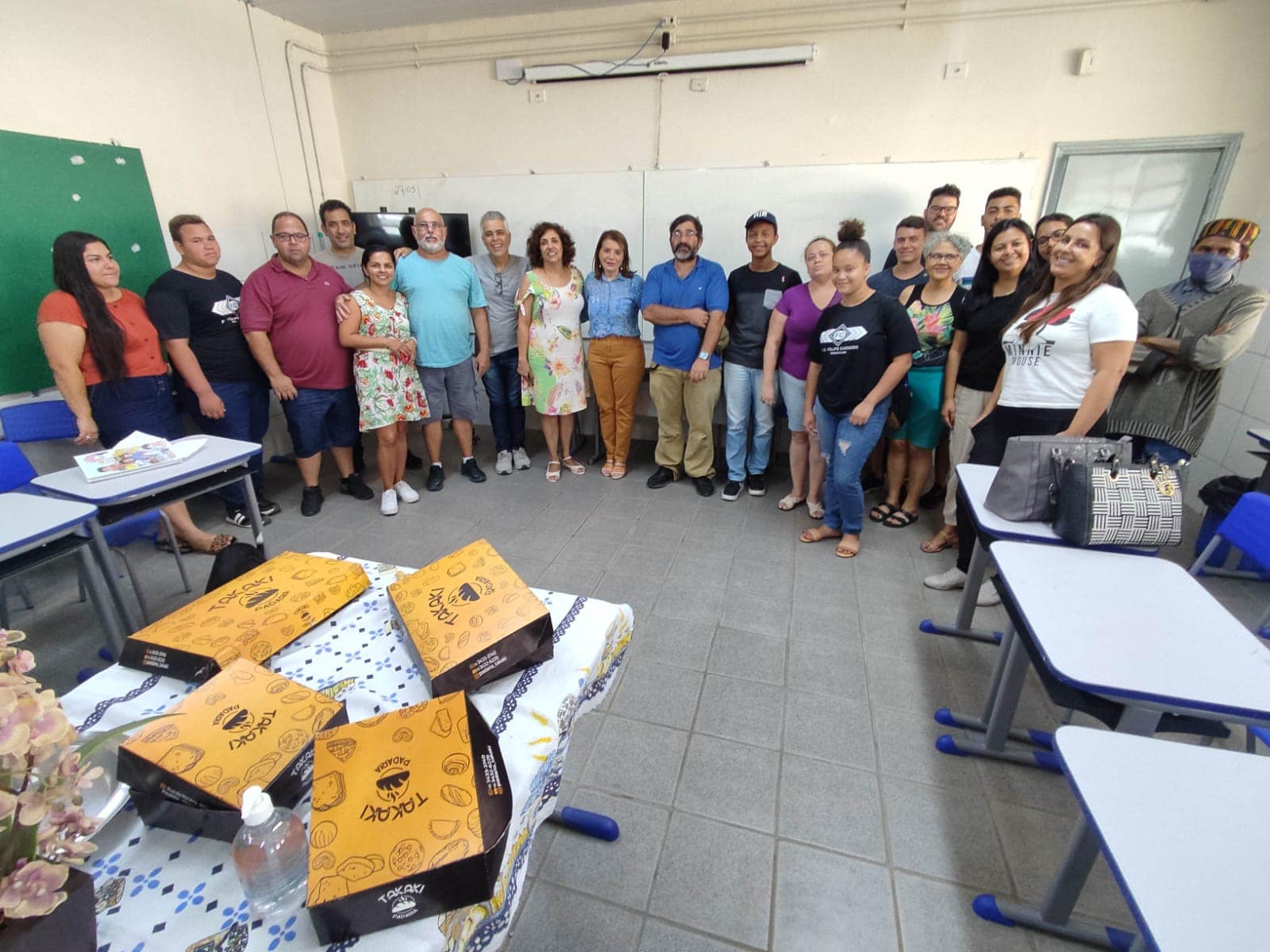 Read more about the article Grupo de professores de escola estadual em Piracicaba recebe Bebel para agradecer verba destinada