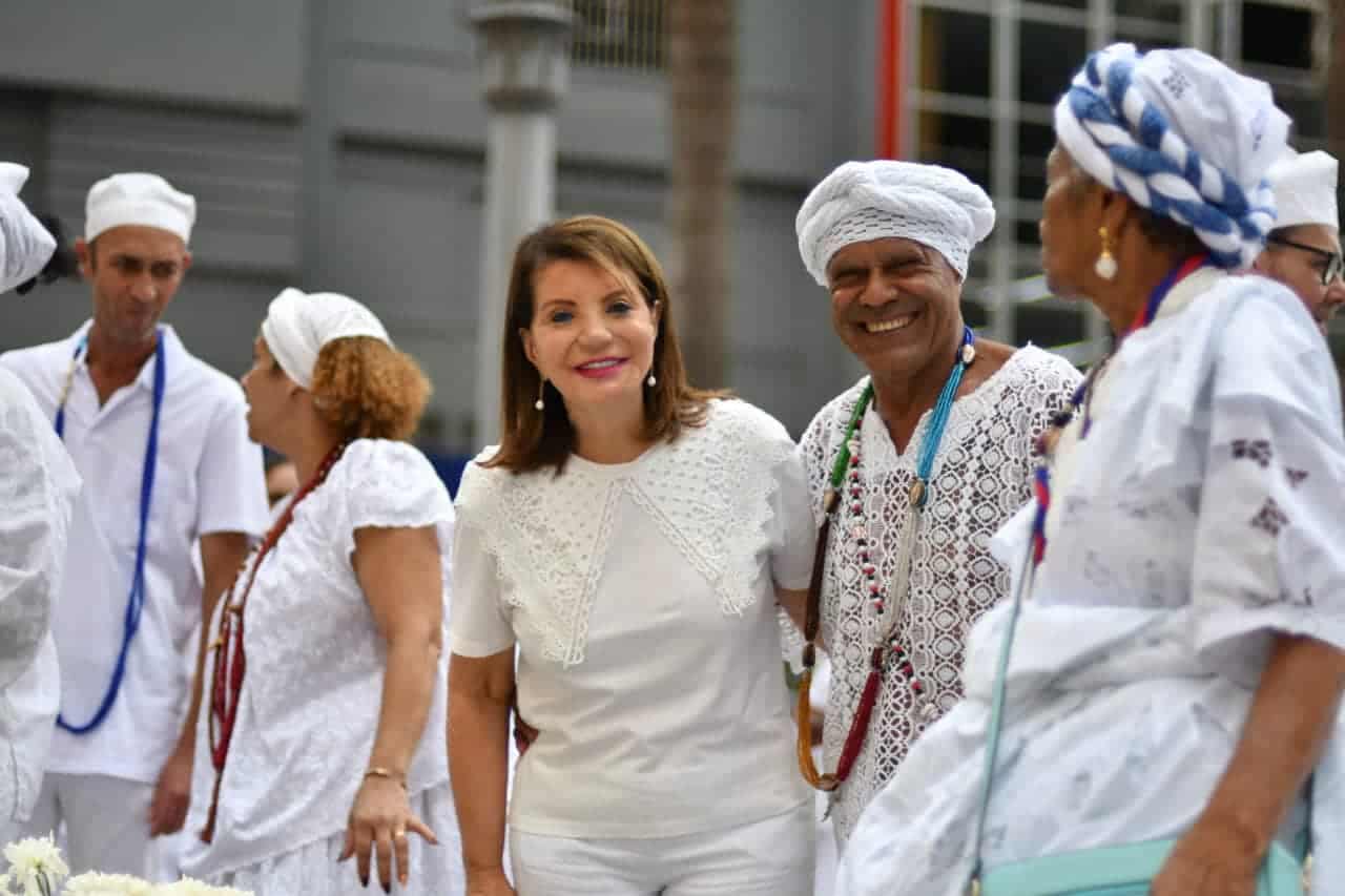 Read more about the article Em Campinas, Bebel participa da lavagem da escadaria da igreja Nossa Senhora da Conceição