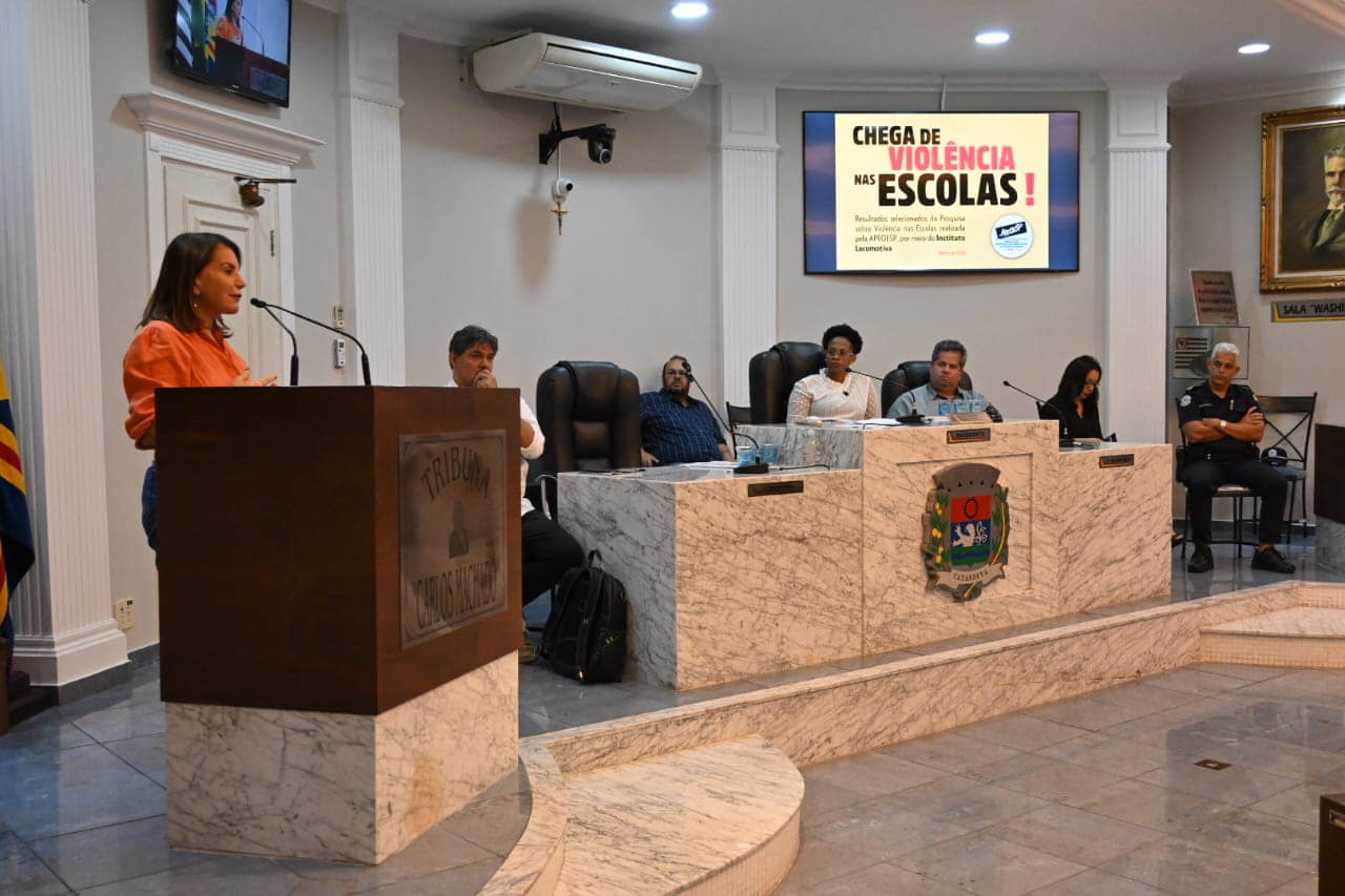 Read more about the article Em Catanduva, Bebel participa de audiência pública na Câmara Municipal