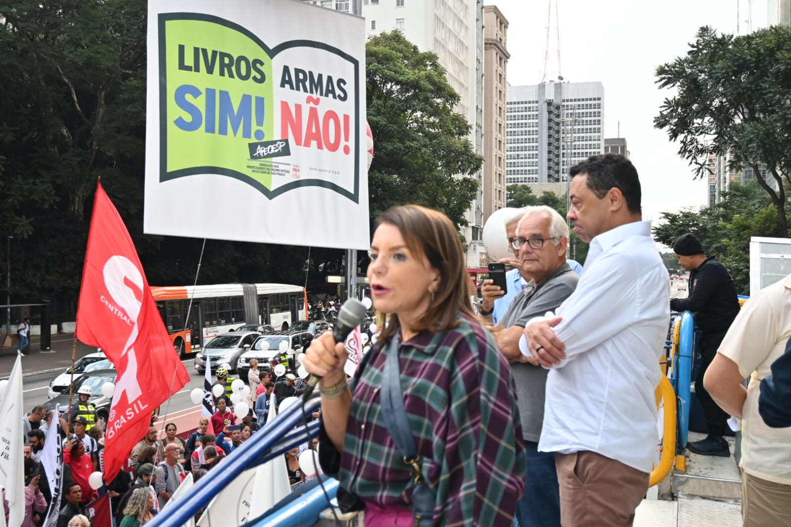 Read more about the article Dia Nacional de Greve da Educação reúne 10 mil nas ruas de São Paulo