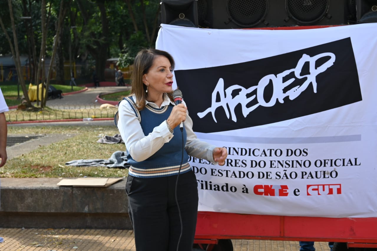 Read more about the article Ato em frente à SEDUC exige ampliação de vagas para concurso de professores de Educação Básica II