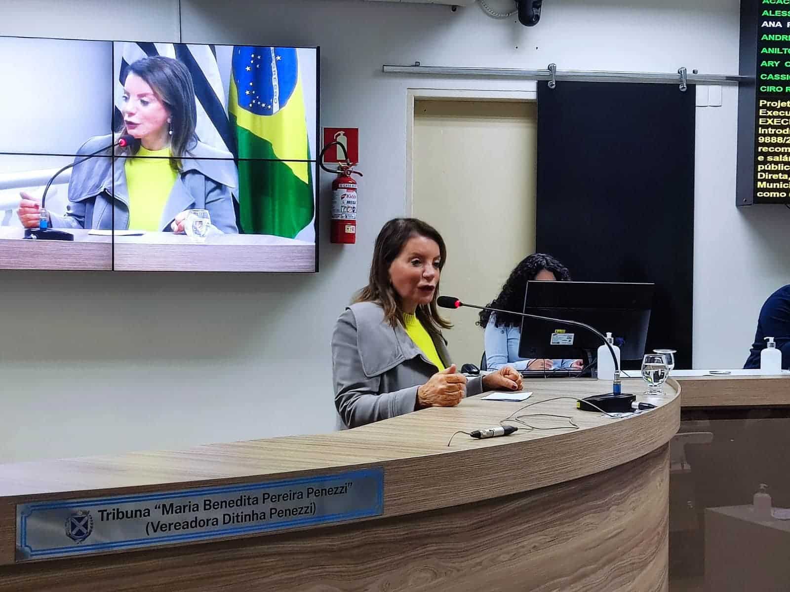 Read more about the article Professora Bebel visita Câmara dos Vereadores de Piracicaba