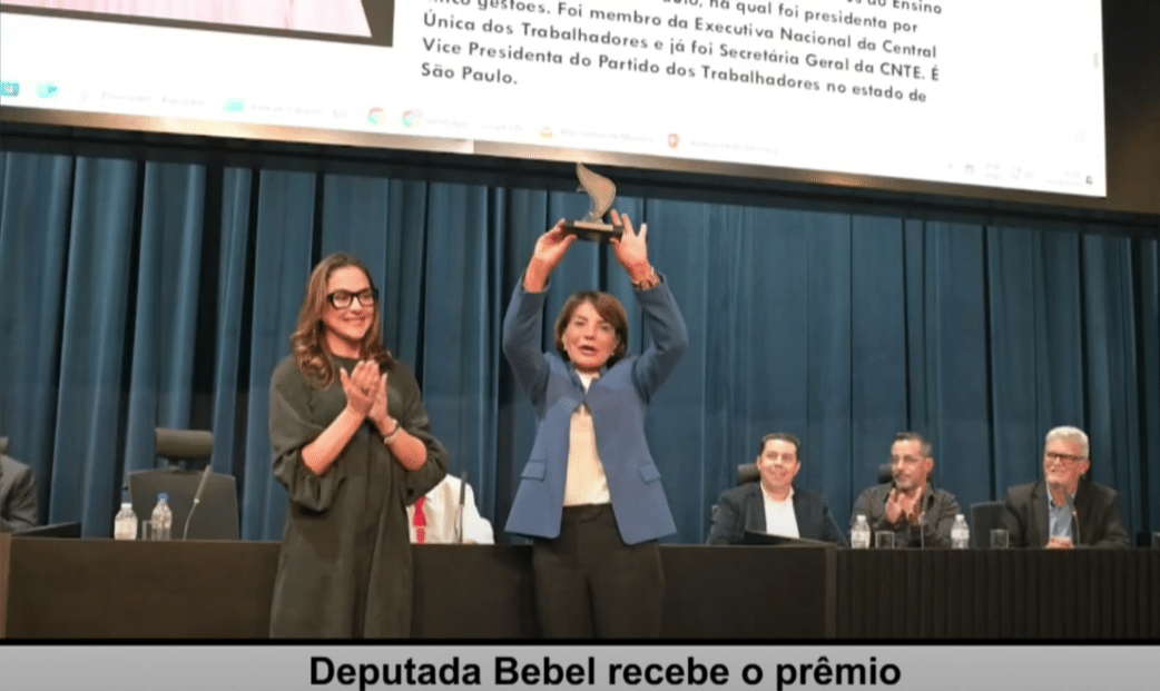 Deputada Bebel recebe o prêmio “Promotores do Desenvolvimento”